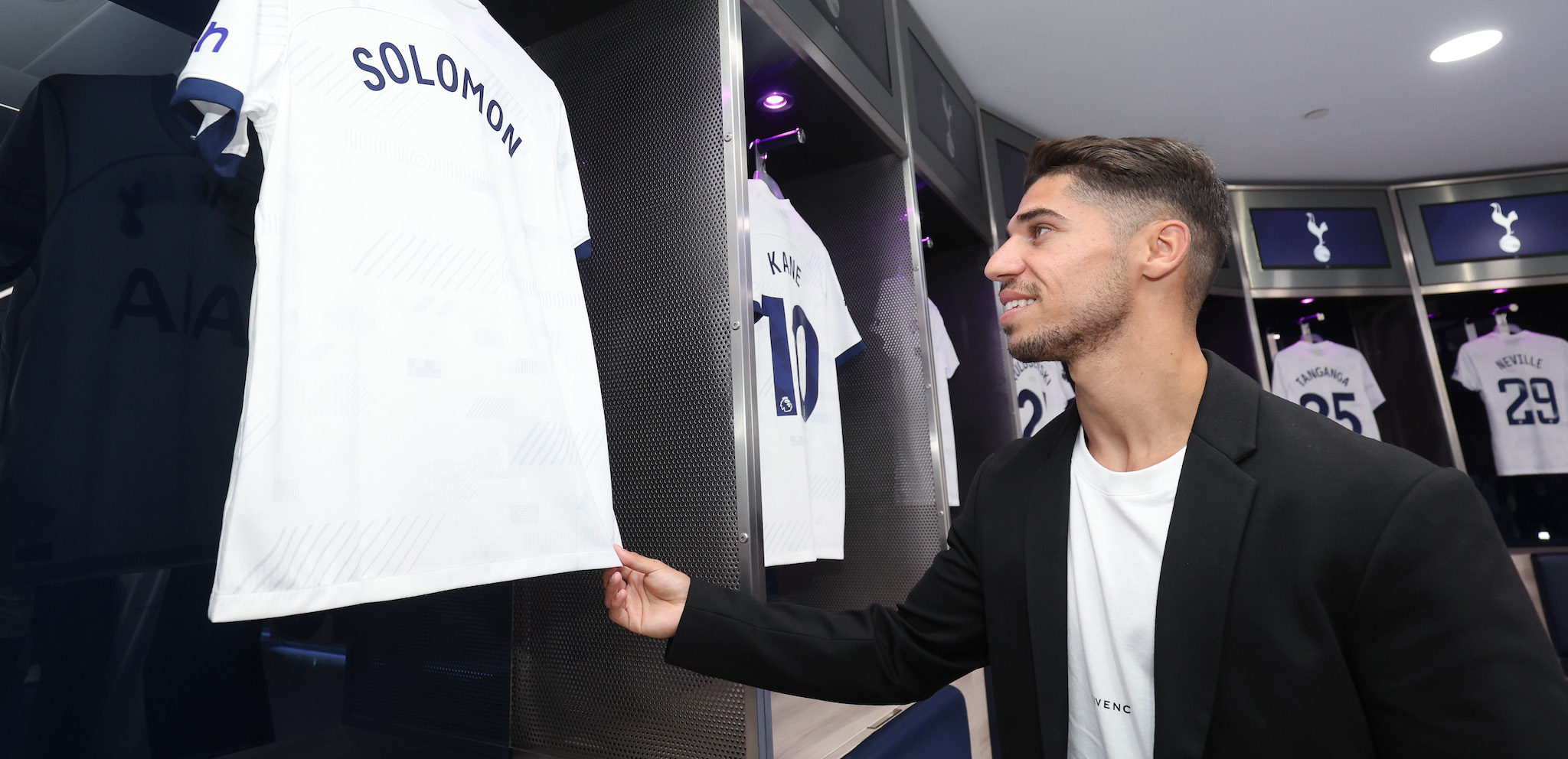 gallery-solomon-visits-tottenham-hotspur-stadium