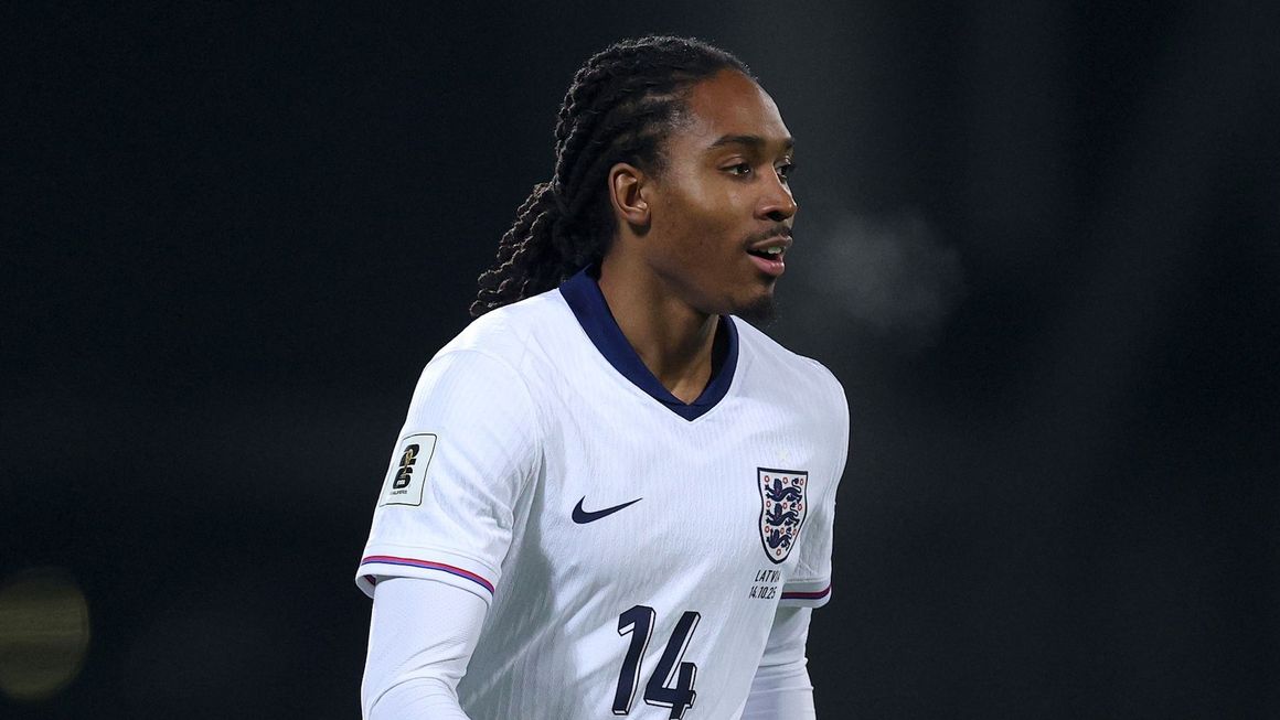 Liverpool bersaing dengan beberapa klub untuk mendatangkan Djed Spence