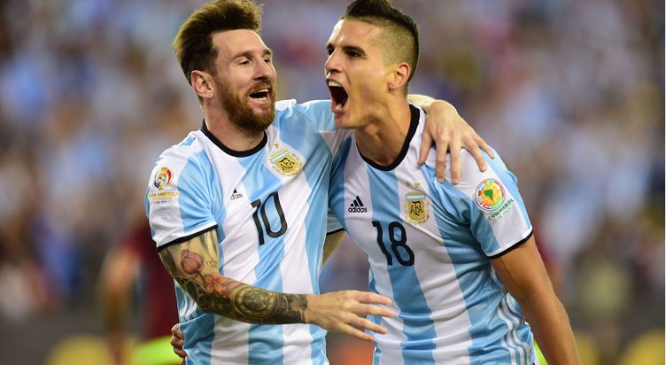 Erik Lamela with Lionel Messi at the 2016 COPA America