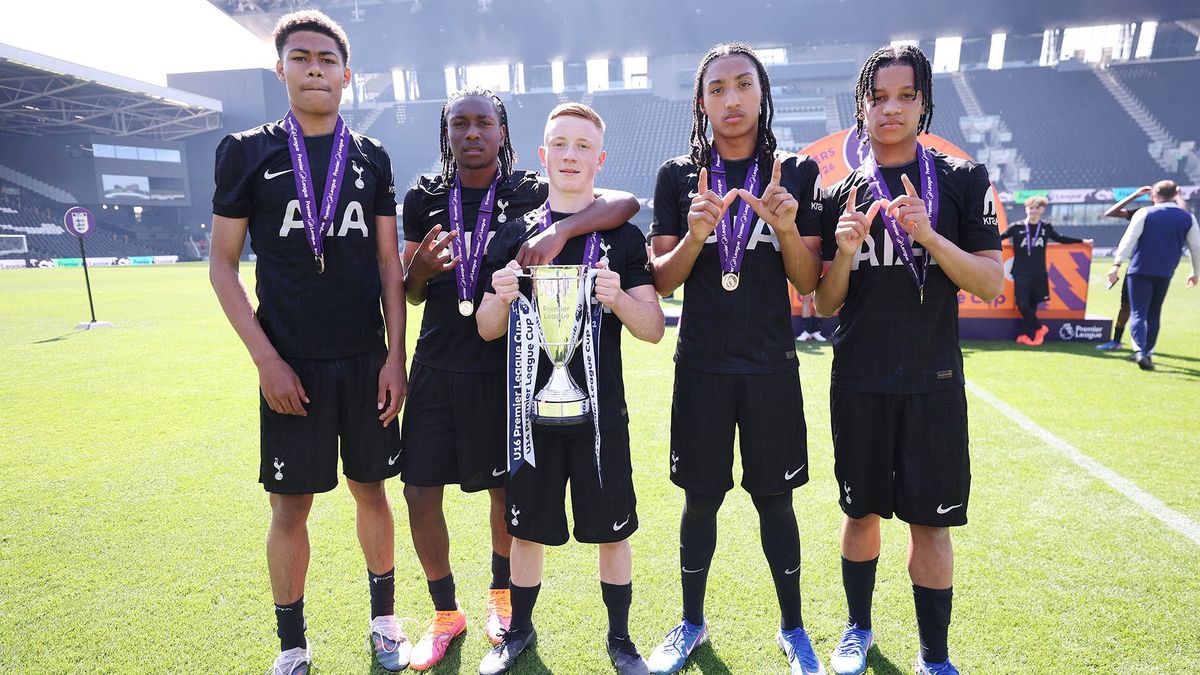 【公式】U-16スパーズがプレミアリーグカップ優勝！3-1からの大逆転で栄冠を掴む