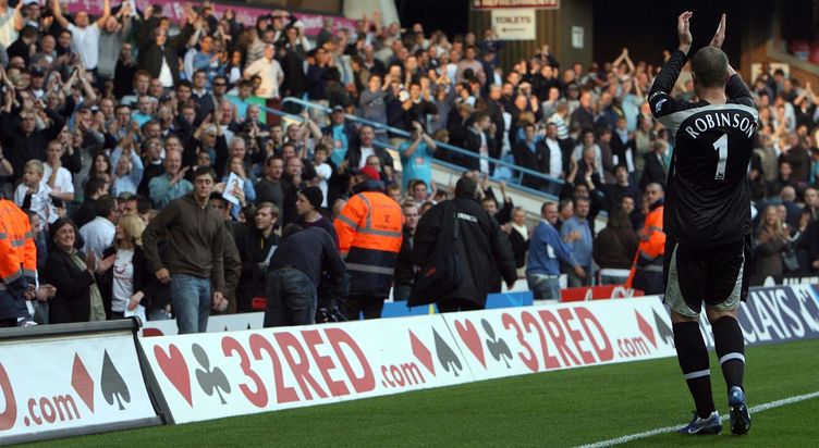 Paul Robinson applauds our fans at Villa Park - 2006