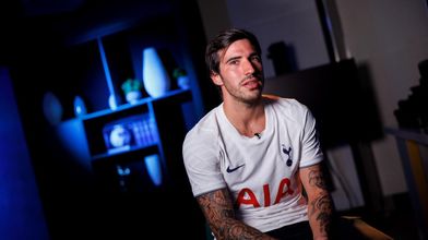 Sandro_Tonali_signing_1_4957.jpg