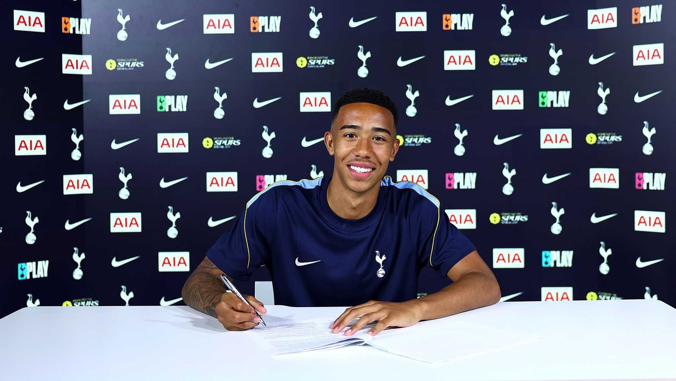 Cole Ramsay joins Tottenham Hotspur from Aston Villa.