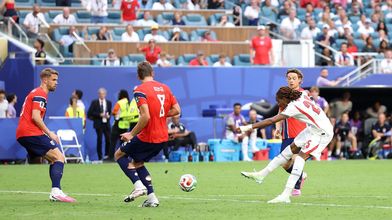 Djed Spence goes close for England against Norway