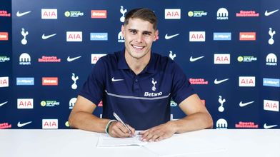 Micky van de Ven signs his new deal - August 2026