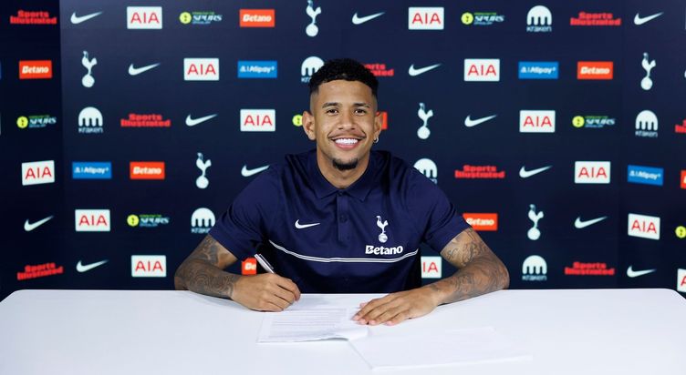 Savinho contract signing