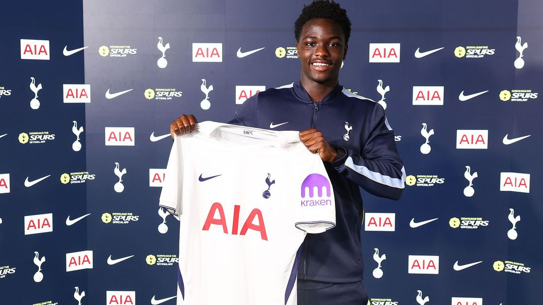 Kwasi Senyah proudly displays his new club shirt