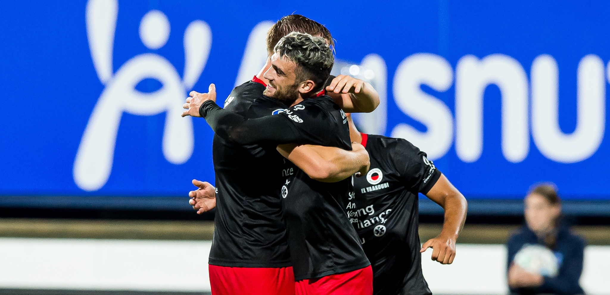 Parrott gets off the mark in the Netherlands with a stunner