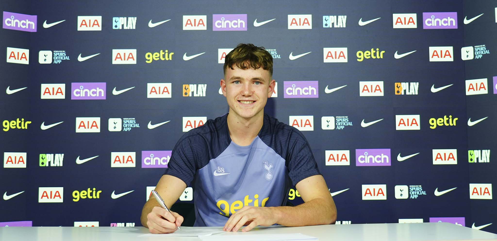 Alex Rowswell Pro contract for Rowswell