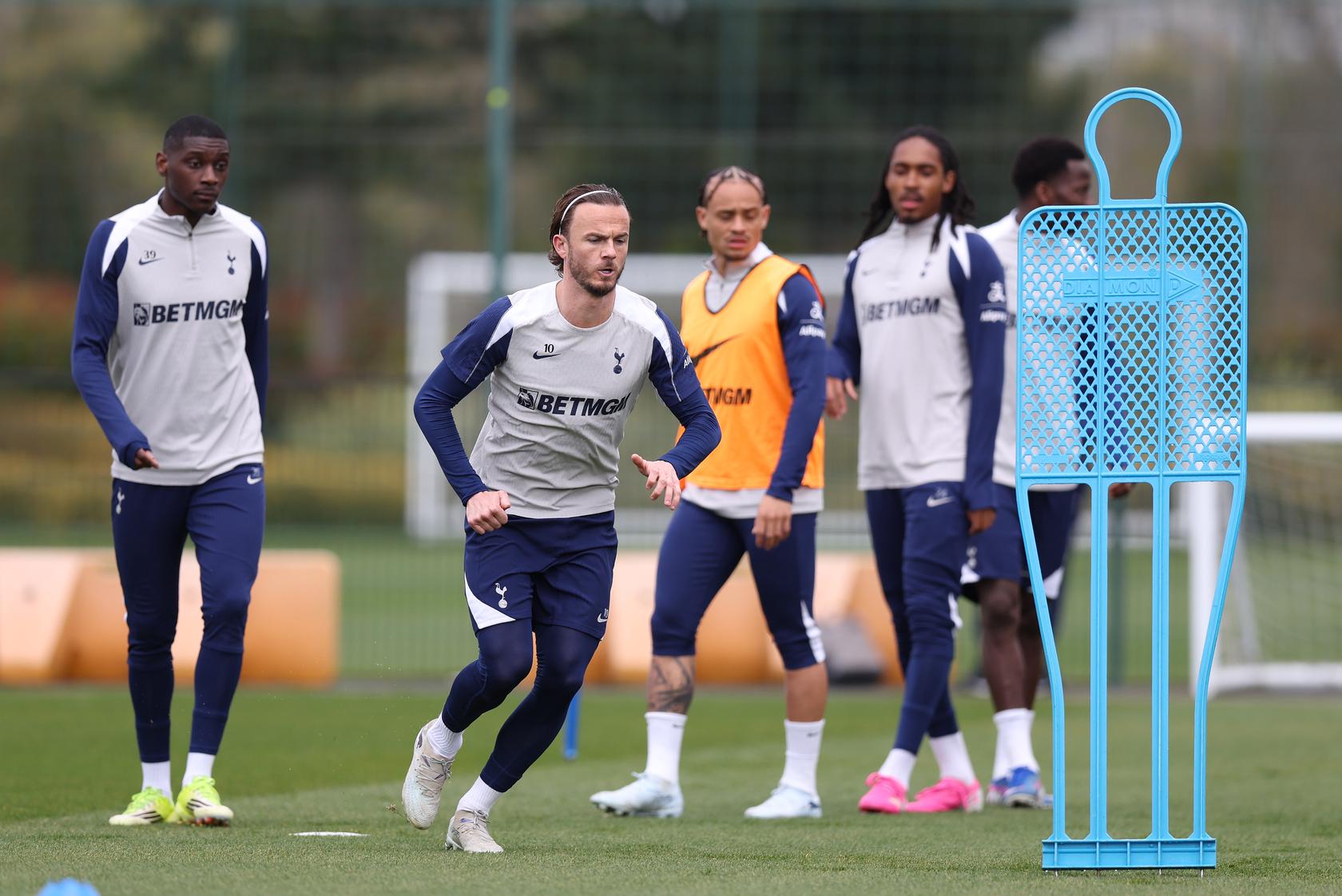 Gallery: Bentancur and Maddison back in training as squad builds for Brighton test - Tottenham Hotspur