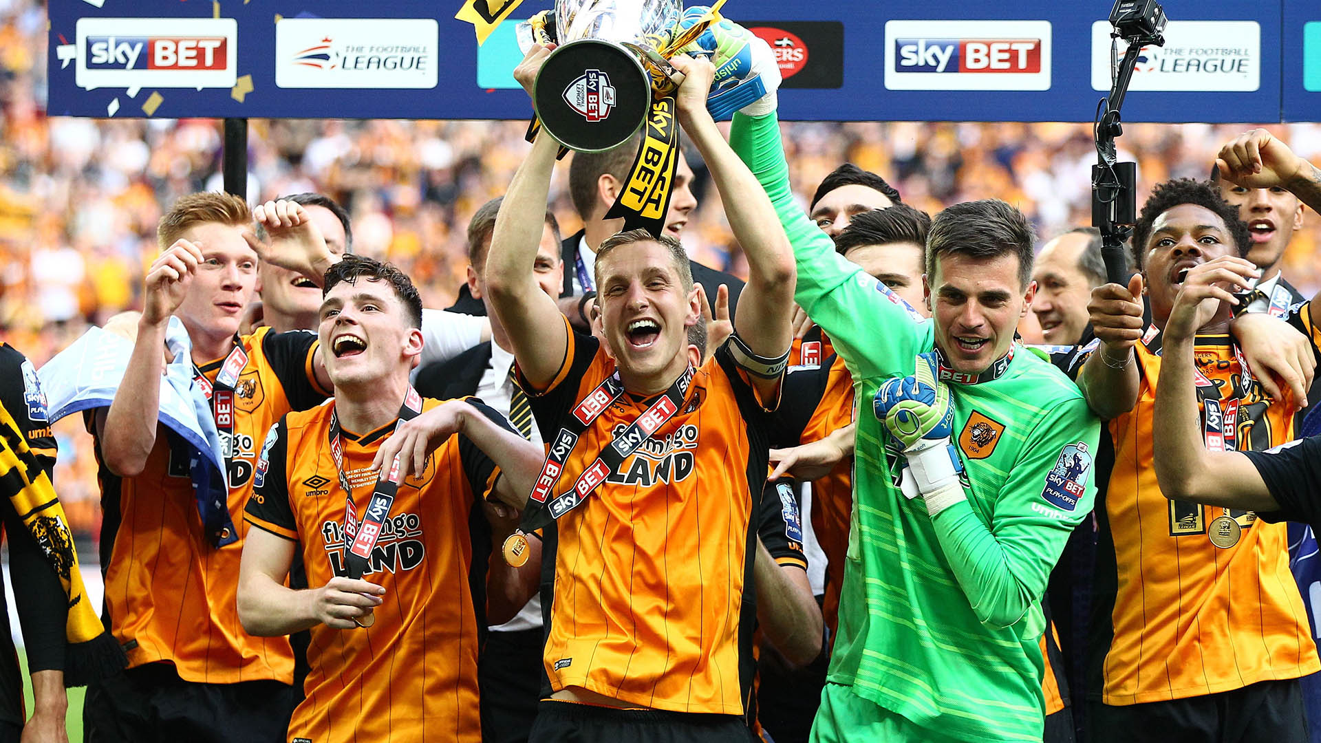 Michael Dawson on Andy Robertson: “He’s the finished article – I’ll enjoy watching him play in the famous shirt I was proud to wear” - Tottenham Hotspur
