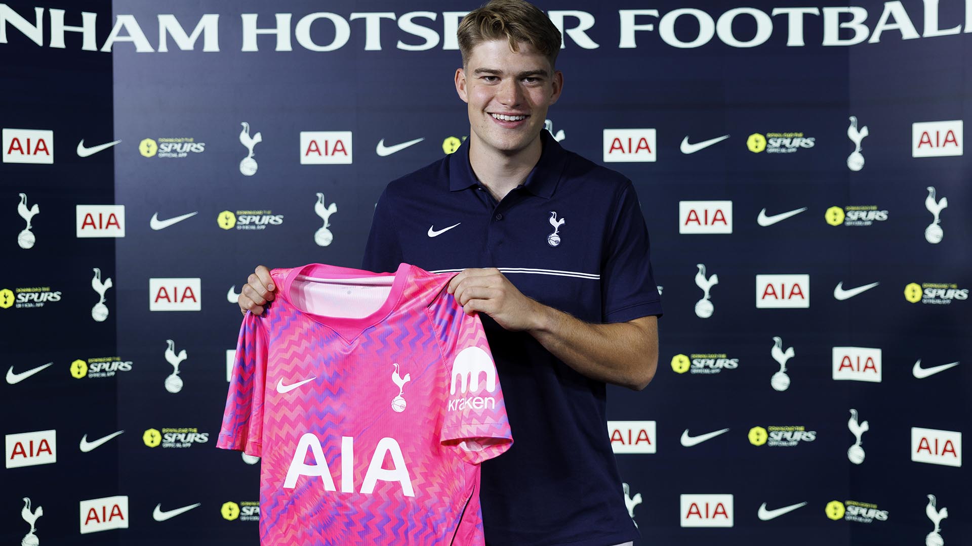 Knightbridge joins Under-21s - Tottenham Hotspur